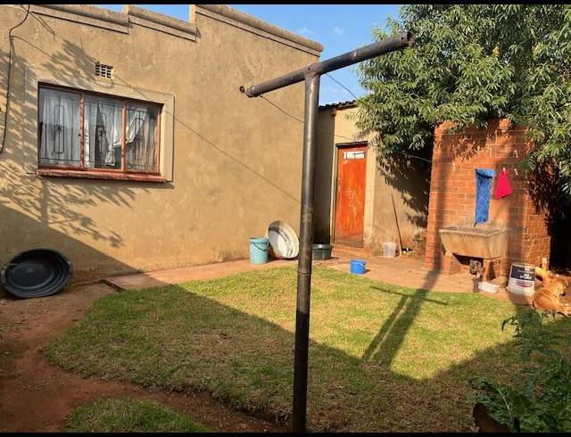2 BEDROOM HOUSE FOR SALE IN ZONKIZIZWE